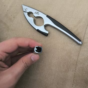 Jumbo Ürün Cevizi Kırarken Kırıldı