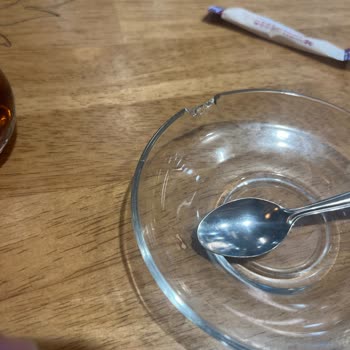 Tavuk Dünyası Tavuklar Çok Büyük, Yemekler Tatsız Ve Eksik
