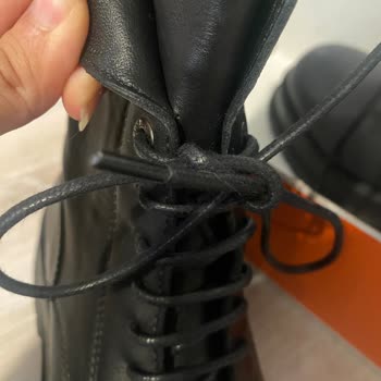 Nine West Kötü Paketlenmiş Bot Koydukları Kutuya Sığmadığından Ezilmiş