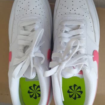 In Street Kusurlu Nike Ayakkabıya Kusur Yok Deyip Gerekeni Yapmıyor