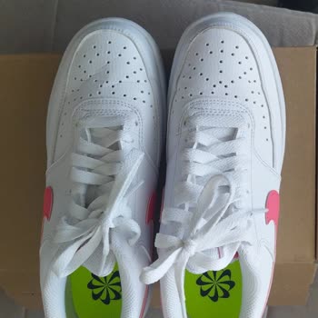 In Street Kusurlu Nike Ayakkabıya Kusur Yok Deyip Gerekeni Yapmıyor