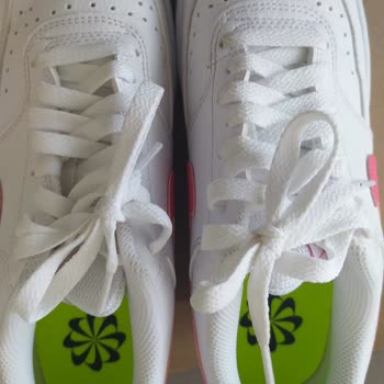 In Street Kusurlu Nike Ayakkabıya Kusur Yok Deyip Gerekeni Yapmıyor