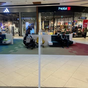 Puma Maltepe Piazza Avm Mağazası Kanamalı Yaralanma