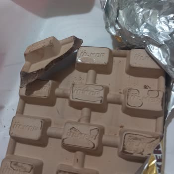 Ülker Bol Sütlü Çikolata Bozulmuş