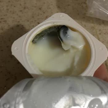 Şok Marketler Danone Muzlu Ürün Küflü