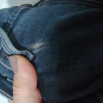 Colin's Markasının Pantolonları