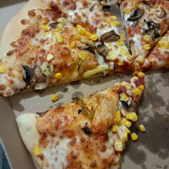 Pizza Hut Eksik Malzeme Yanlış Hamur Ilık Servis