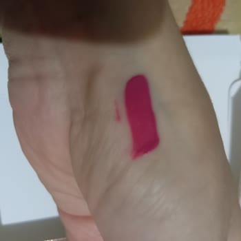 Maybelline New York Dış Ve İç Renk Farklı