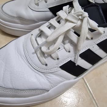 Cracks Appeared in Adidas Shoes Purchased from Boyner