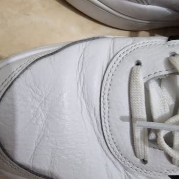 Cracks Appeared in Adidas Shoes Purchased from Boyner