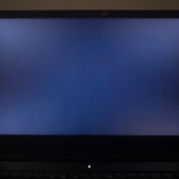 Lenovo Bilgisayar Siyah Ekrandaki Beyaz Çizik