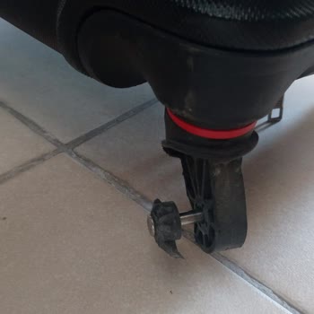 Kale Seyahat Valizimin Tekerleği Kırıldı.