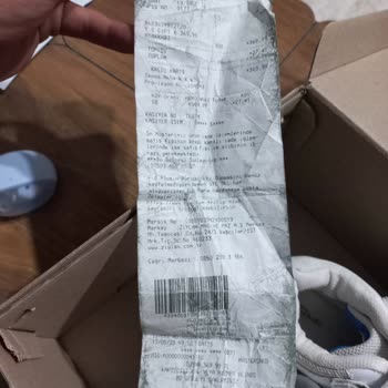 FLO Ayakkabı Ayakkabıda Deformasyon Ve Yırtık