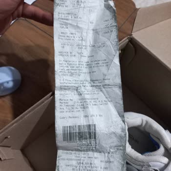 FLO Ayakkabı Ayakkabıda Deformasyon Ve Yırtık