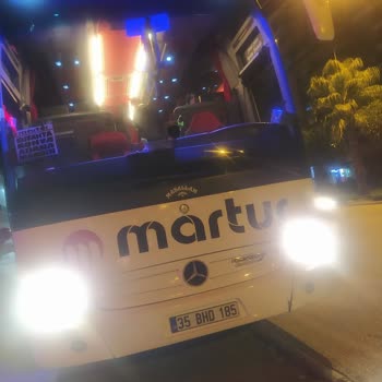 Martur Turizm "35 Bhd 185" Otogar Ücreti Vermemek İçin Müşterileri Yolda Bıraktı.