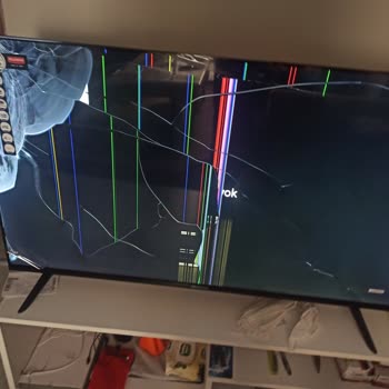 Telenova Markalı Televizyonun Panel Kırık Çıkması