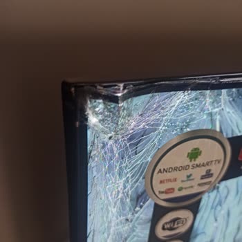 Telenova Markalı Televizyonun Panel Kırık Çıkması