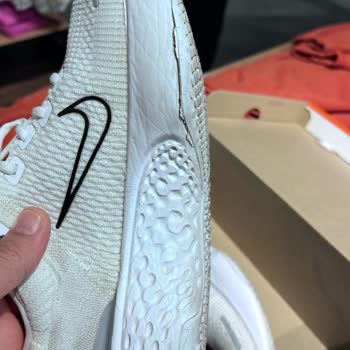 Kusurlu Ürün - Nike Ayakkabı