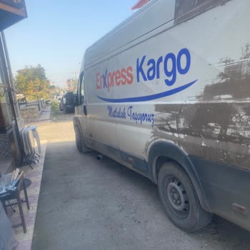 Evdemo Lojistik Kargoyu Aşağıda Bırakıp Kaçıyor