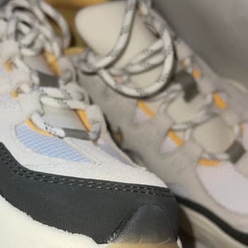 Koray Spor Ürünleri Yapıştırıcı İzleri Defolar