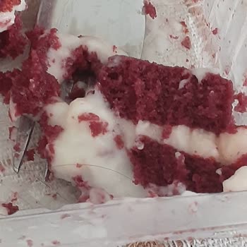 BİM Osmanoğlu Tatlının İçinden Kıl Ve Saç Sıkması