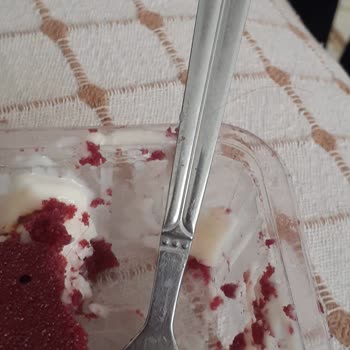 BİM Osmanoğlu Tatlının İçinden Kıl Ve Saç Sıkması