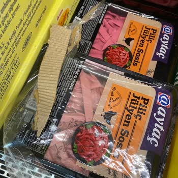 İstinye BİM Bozulmuş Sosis Satıyor