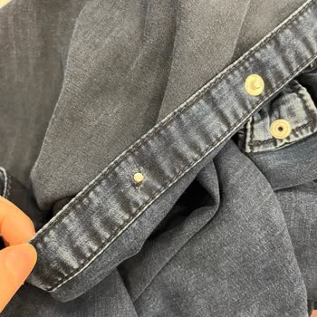 Mavi Gömleğimin Çıtçıtlı Yeri Eksik