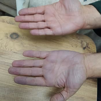 LCW Kot Pantolonun Cebinin Eli Boyaması