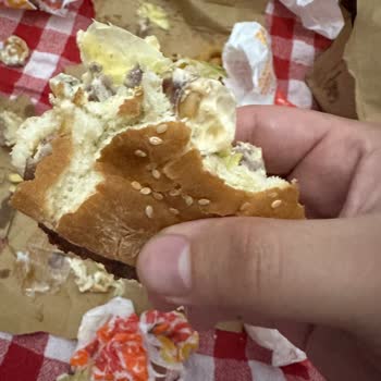 Burger King Hamburgerden Salyangoz Çıktı