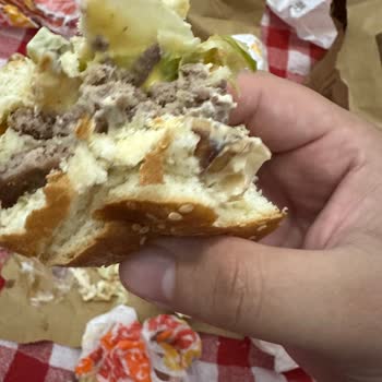 Burger King Hamburgerden Salyangoz Çıktı