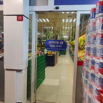 Kim Market Haseki Çalışma Saatleri İçerisinde Müşteriyi İçeri Almıyor