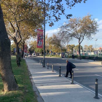 Fatih Belediyesi Balat Tramvay İstasyonu Önündeki Yaya Geçidi Eksikliği
