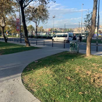 Fatih Belediyesi Balat Tramvay İstasyonu Önündeki Yaya Geçidi Eksikliği