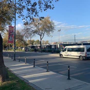 Fatih Belediyesi Balat Tramvay İstasyonu Önündeki Yaya Geçidi Eksikliği