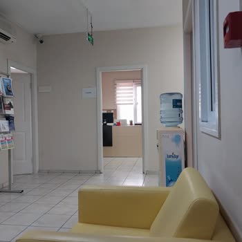 İBB - İstanbul Büyükşehir Belediyesi Çalışanlar Gelenleri Kaale Alıp Bakmıyor
