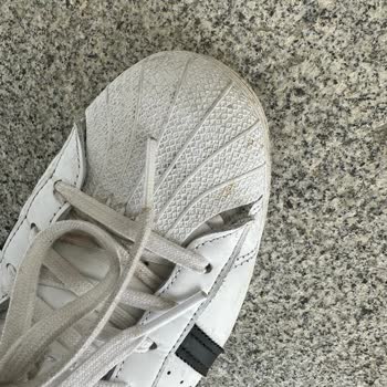 5 Aylık Ön Yandan Yırtılan Adidas Superstar, 8 Garantiden Red Aldı.