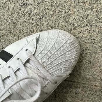 5 Aylık Ön Yandan Yırtılan Adidas Superstar, 8 Garantiden Red Aldı.