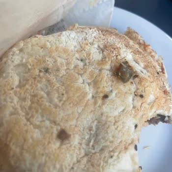 Köfteci Yusuf Sağlık Şartlarına Uygun Değil. Küflü Ve Bayat Ekmek