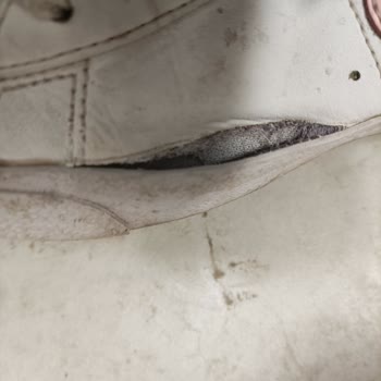 Nike Ayakkabımın Kenarları Açıldı