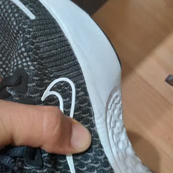 Nike кроссовки отклеилась подошва