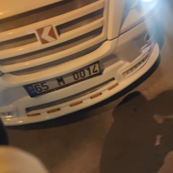 Van Büyükşehir Belediyesi 65 M 0014 Plakalı Minibüs Aracının Muavini