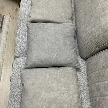 Kelebek Mobilya Kumaş Değişiminde Kırlentlerin Rengi Farklı Geldi