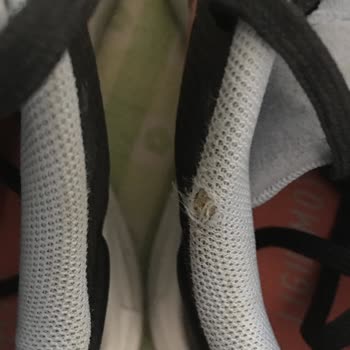 Hepsiburada'dan Aldığım Ayakkabı 1,5 Ayda Birkaç Yerinden Yırtıldı