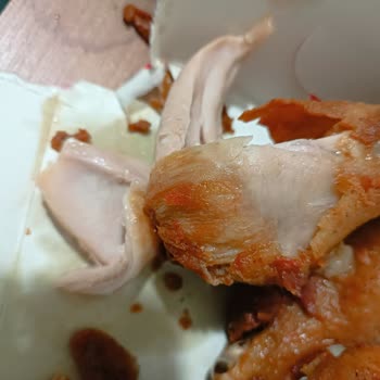 KFC But İçin Oyaladıktan Sonra Pişmemiş Butları Sattılar