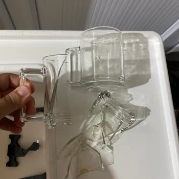 BİM Bardağın Sapı Elimde Kaldı.