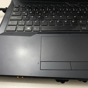 Monster Serviste Ürüne Hasar Verdi