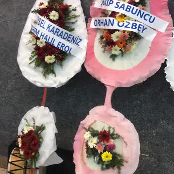 ÇiçekSepeti 900 TL'ye Derme Çatma Çelenk!