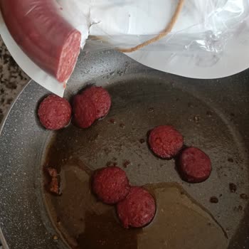 Şahin Sucukları Sucuğun İçinden Tarçın Tadı Gelmesi