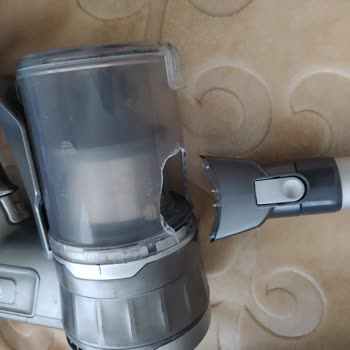 Heifer Dik Süpürge Plastik Toz Haznesi Kırıldı